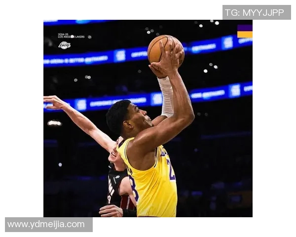 热火对湖人希罗三分球表现精彩瞬间回顾与分析